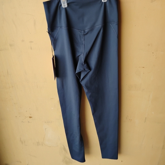 Girlfriend collective high waist leggings medium size made of recycled materials - Picture 2 of 6